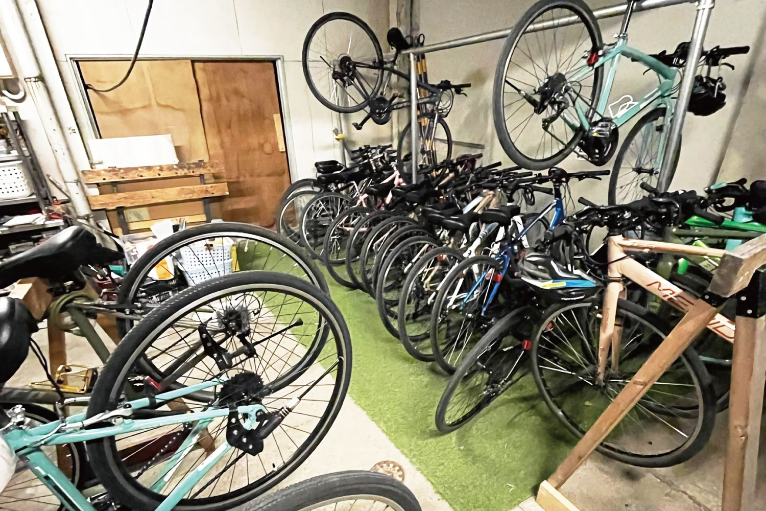Indoor bicycle parking lot